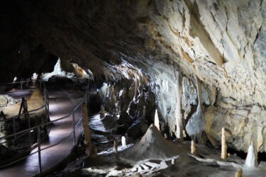 LED light gradient on stalactites in Herrmann’s Cave