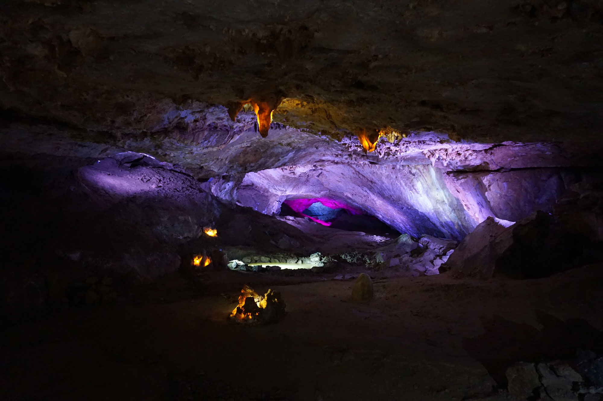 Dripstones Hall propose un spectacle de lumière et de musique contrôlé par DMX 512